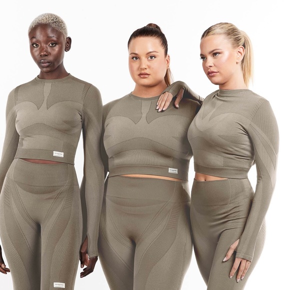 LIKE NEW The Giving Movement SET TONAL LONG-SLEEVE CROPTOP & LEGGINGS MUSHROOM - Picture 3 of 9